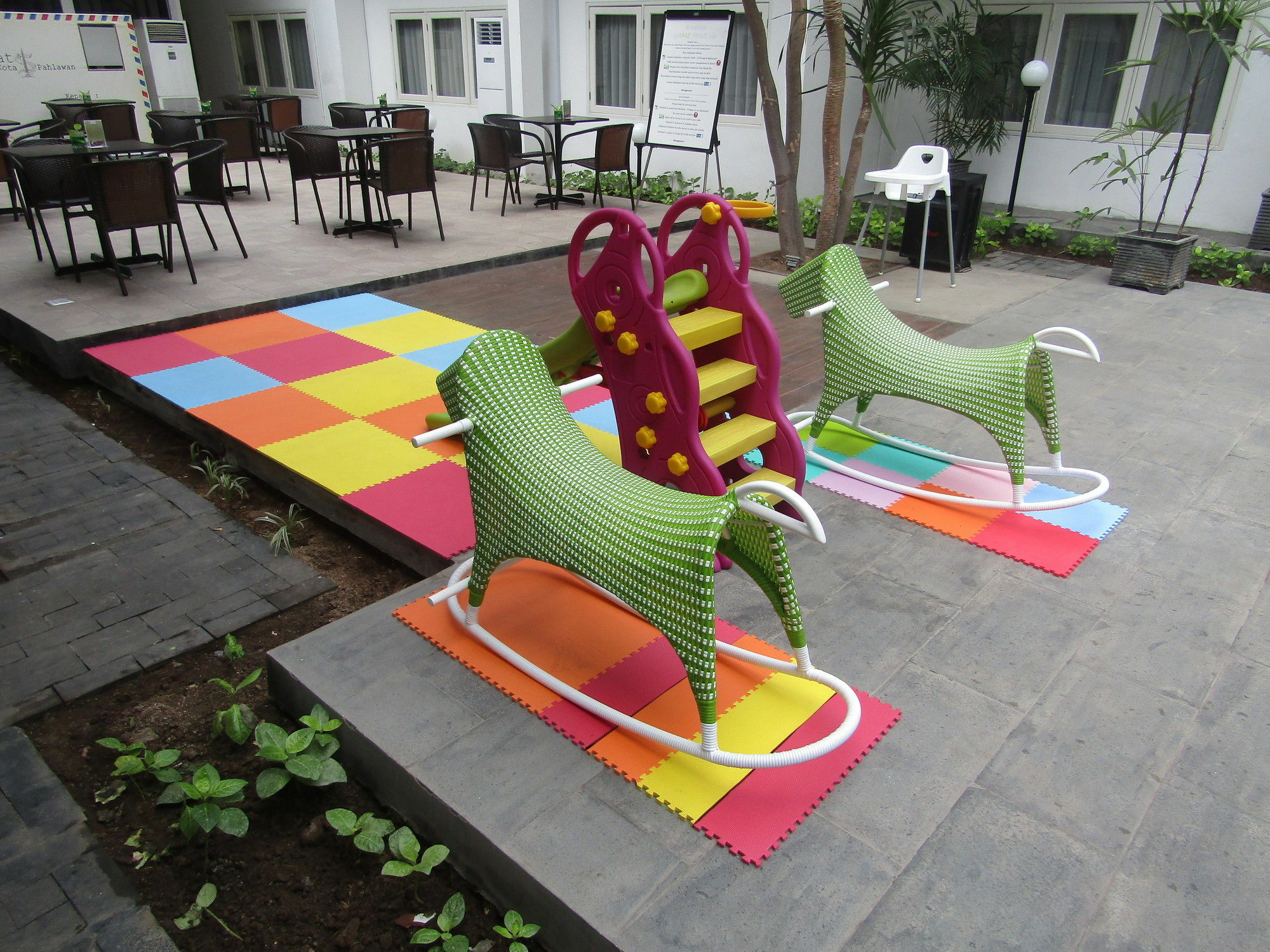 Graha Residen Serviced Apartments Surabaya Exterior photo