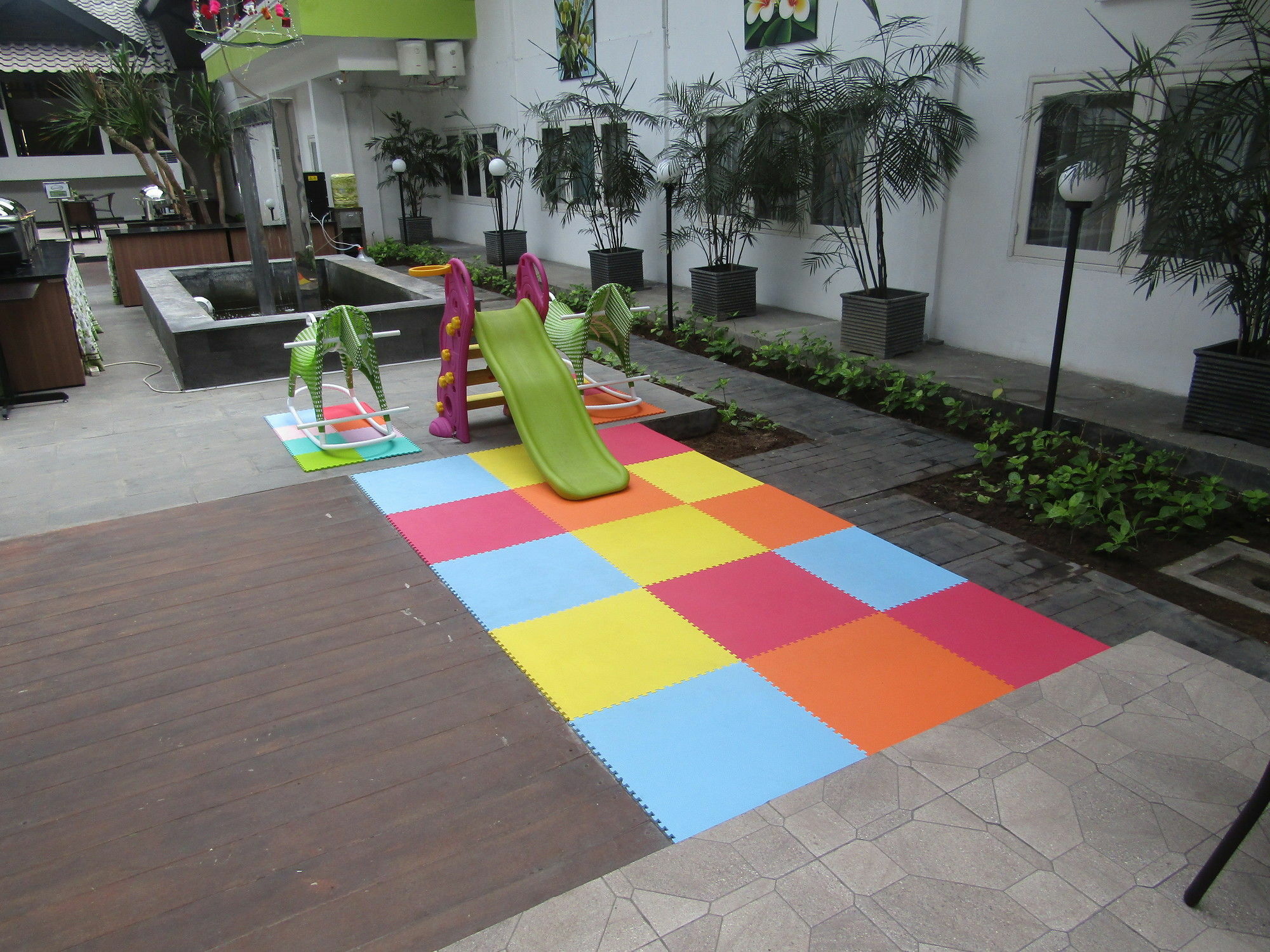 Graha Residen Serviced Apartments Surabaya Exterior photo